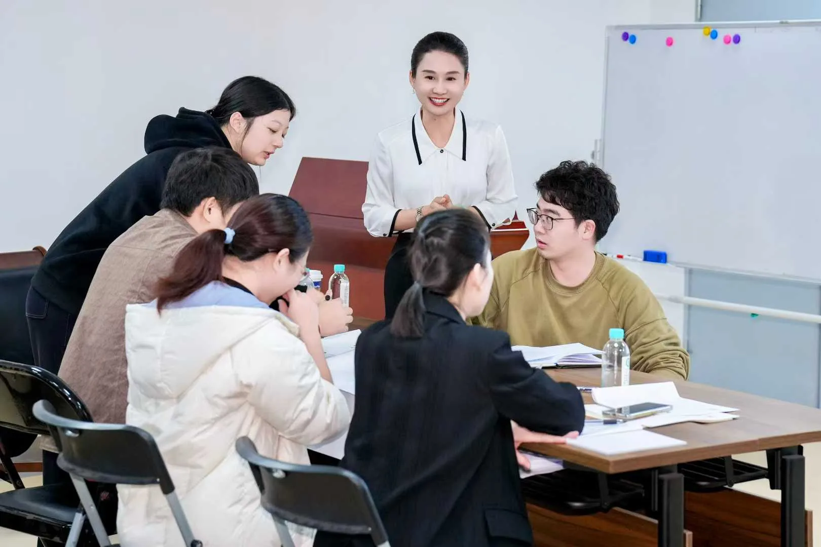 钦州面授课5 分组研讨实训现场